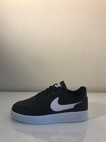 37 Beden beyaz Renk NIKE SPOR AYAKKABI