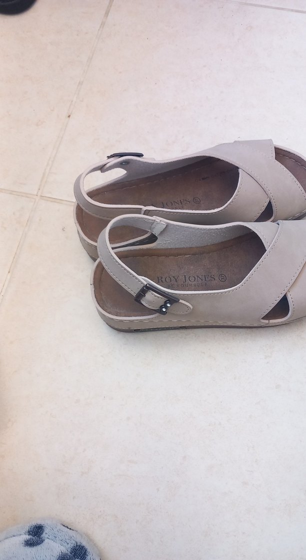 Bej Süet Kadın Dolgu Topuk Sandalet tarzı ayakkabı - Görsel 2