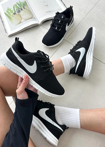 NIKE ROSHE