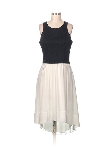 DKNY Kısa Elbise %70 İndirimli.
