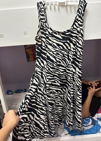 s Beden beyaz Renk Zebra Desenli Mini Boy Fırfırlı Elbise