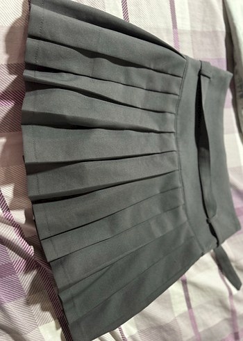 Pileli gri mini şort etek - Görsel 4