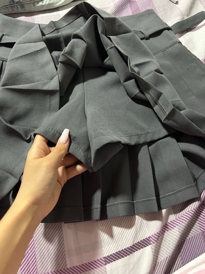 Pileli gri mini şort etek - Görsel 5