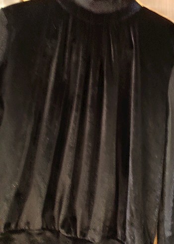 Siyah Kadife Pileli Yüksek Yakalı Bluz - Görsel 3