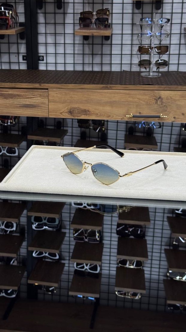 Zincir Detaylı Parlak Altın Kadın Gözlüğü - Görsel 3