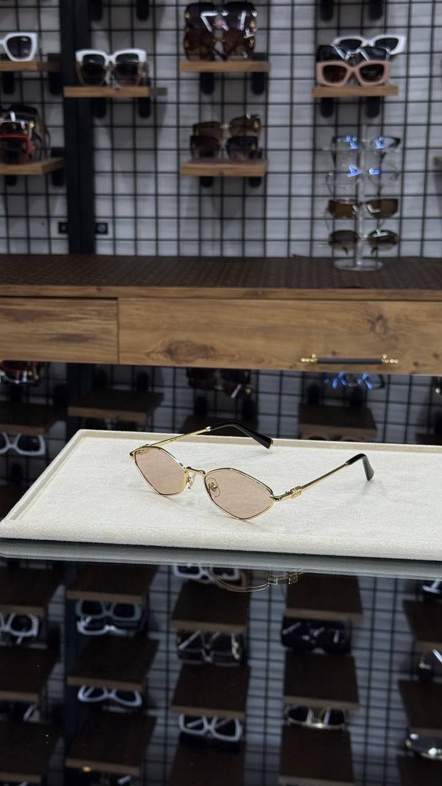 Zincir Detaylı Parlak Altın Kadın Gözlüğü - Görsel 5