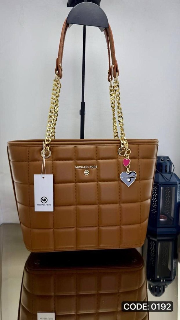 Michael Kors Zincir Detaylı Siyah Deri Çanta - Görsel 3