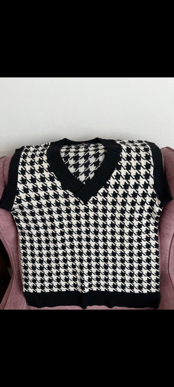 Desenli V Yaka Örgü Kolsuz Süveter - Görsel 2