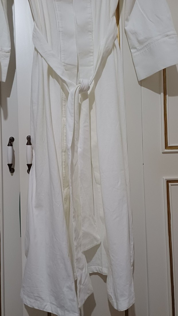 Drapeli Beyaz Uzun Kollu Pamuk sabahlık - Görsel 2