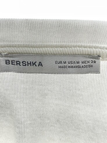 m Beden beyaz Renk Bershka T-shirt %70 İndirimli.