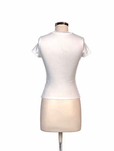 m Beden Bershka T-shirt %70 İndirimli.