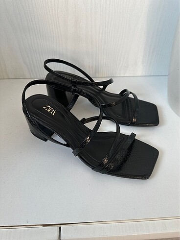 Zara Zara kısa topuk sandalet