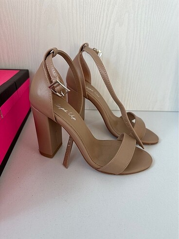 35 Beden Pumps Up Nude topuklu sandalet
