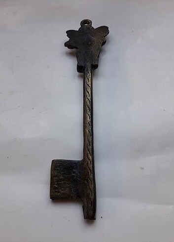  Beden Antika görünümlü bronz anahtar.