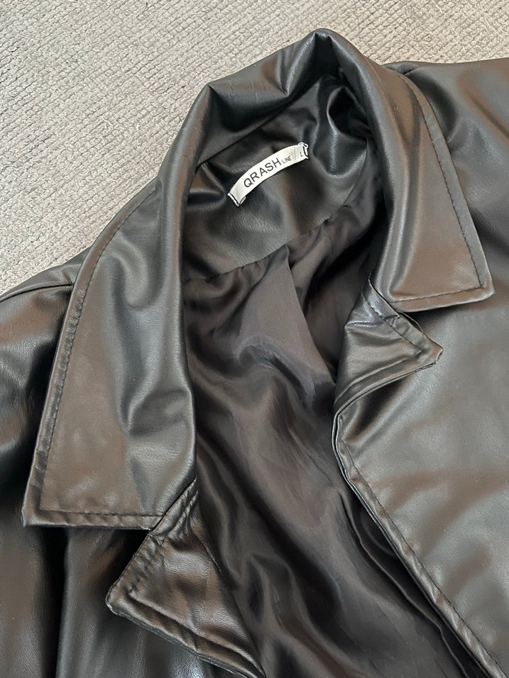 Uzun Siyah Deri Kemerli Kadın Ceket - Görsel 4