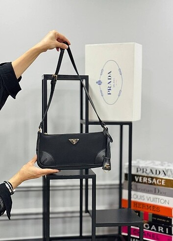 Prada çapraz askılı çanta 