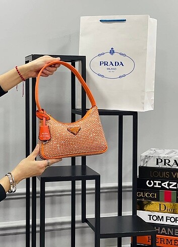 Beden Prada taşlı model toz torbali