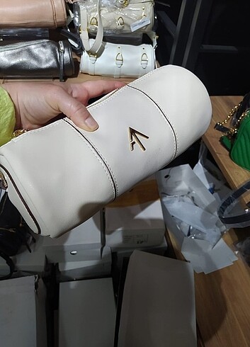 Manu Atelier Çapraz askılı çanta