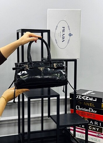 Prada siyah ruğan 31 x 19 cm 