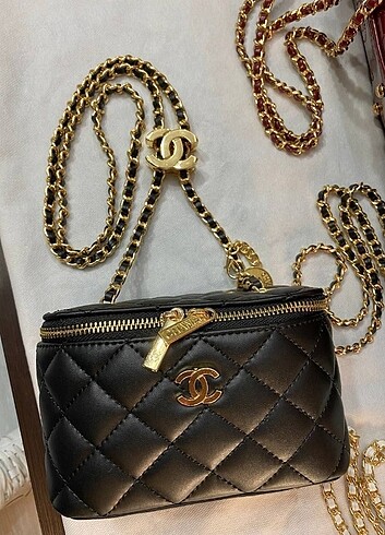 Chanel çapraz askılı