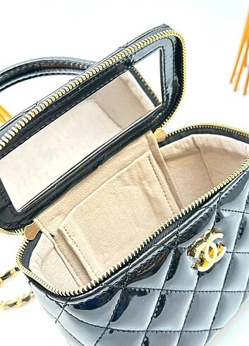 Beden Aynalı Chanel makyaj çantası 19 cm