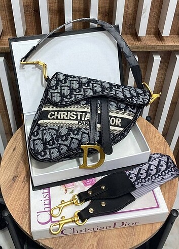 Cristin dior 22 x 24 cm