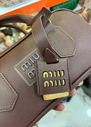 Beden siyah Renk Miu miu çapraz askılı tüm renkler son sayfada