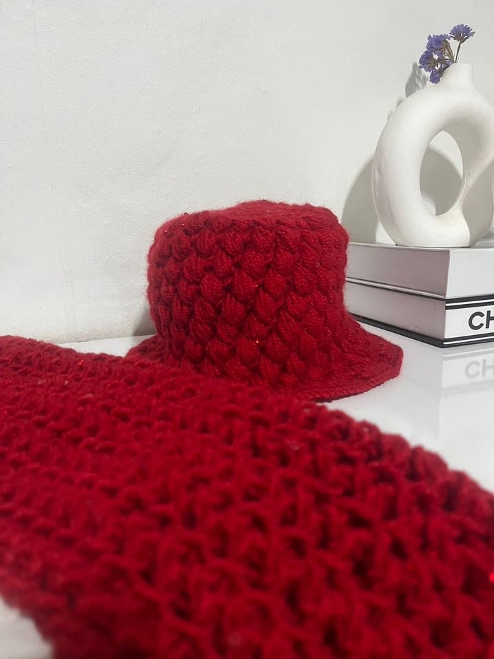 Kırmızı Örgü Kadın Bere ve Boyunluk Seti - Görsel 3