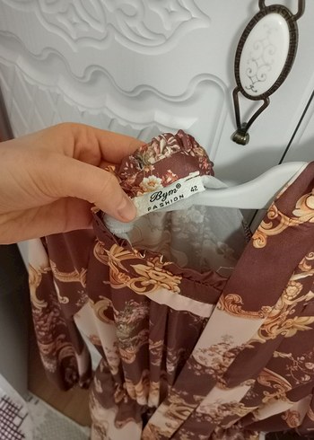 Kahverengi Zincir Detaylı Uzun Bohem Elbise - Görsel 4