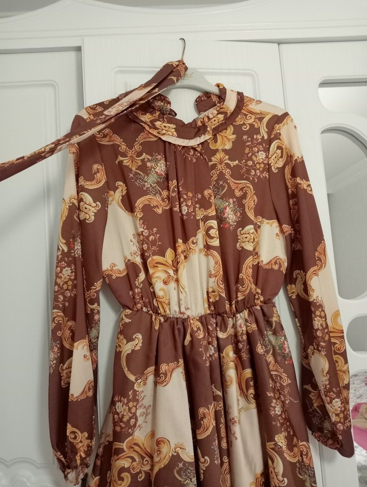 Kahverengi Zincir Detaylı Uzun Bohem Elbise - Görsel 3