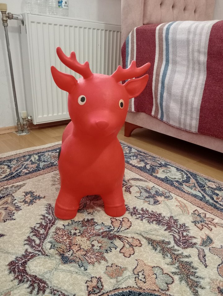 Kırmızı Renkte Oyuncak Geyik - Görsel 2