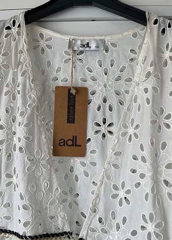 Dantel Detaylı V Yakalı Beyaz Kadın Bluz - Görsel 2