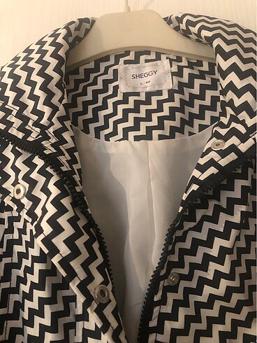 Siyah Beyaz Trençkot - Görsel 3