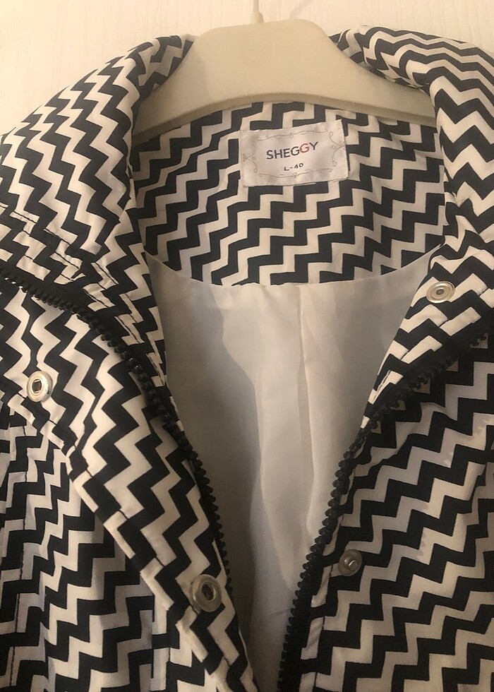 Siyah Beyaz Trençkot - Görsel 3