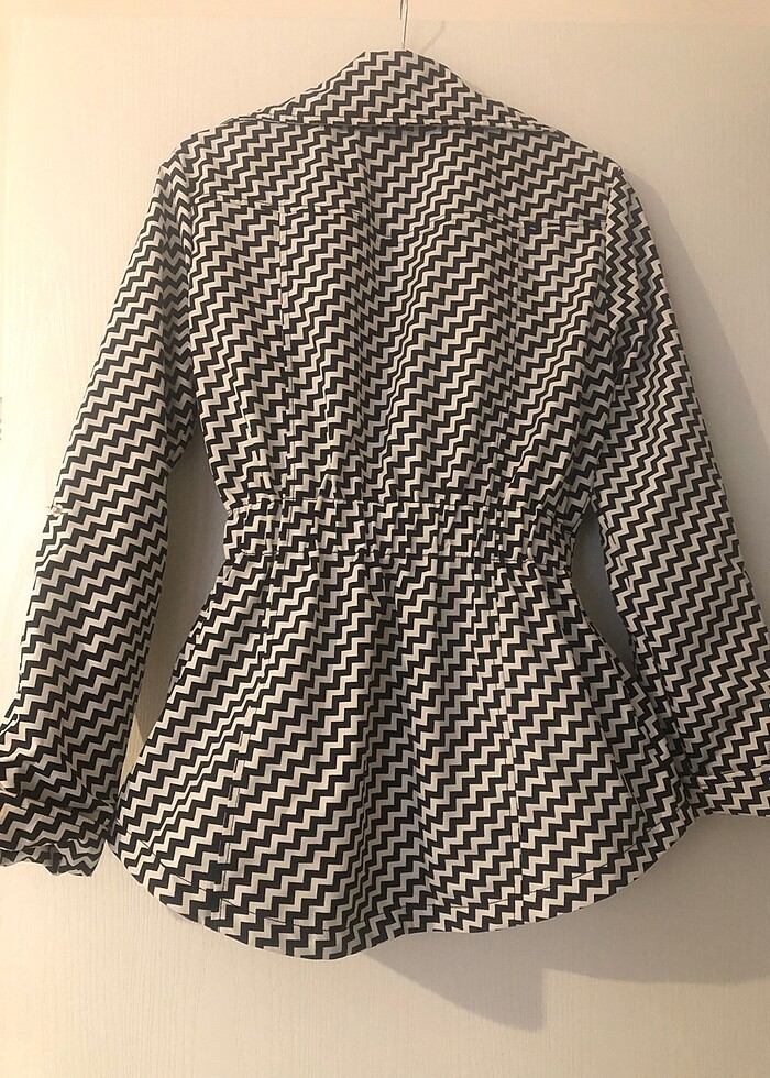 Siyah Beyaz Trençkot - Görsel 2