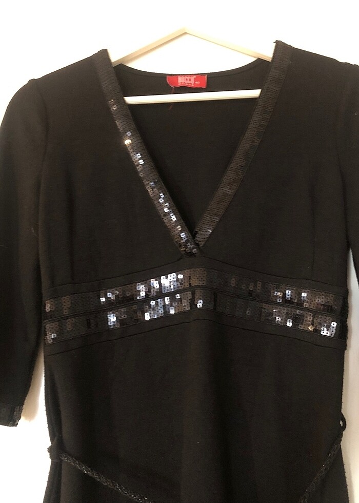 V Yakalı Pul Detaylı Siyah Triko Elbise  Gün ve Gece Davetleri, - Görsel 3