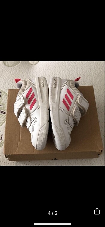 20 Beden beyaz Renk Adidas 20 no ayakkabı