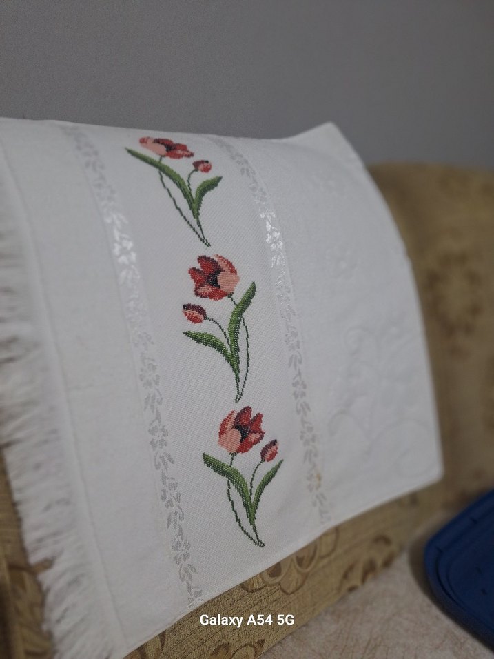 İşlemeli Beyaz Havlu - Görsel 3