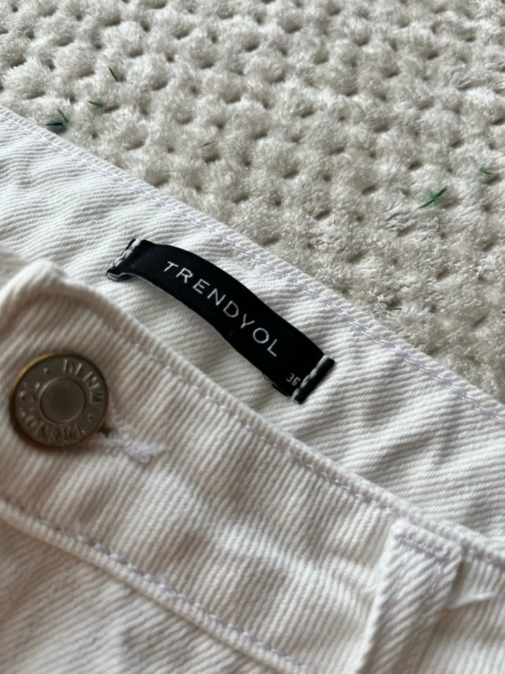 Kadın Beyaz Düğmeli Bohem Kot Pantolon - Görsel 4