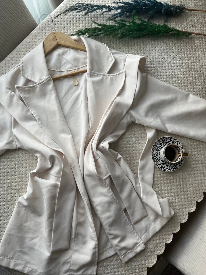 Düğmeli Kısa Beyaz Hamile Ceket - Görsel 3