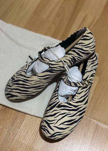 Zara Zebra Desenli Bej Babet