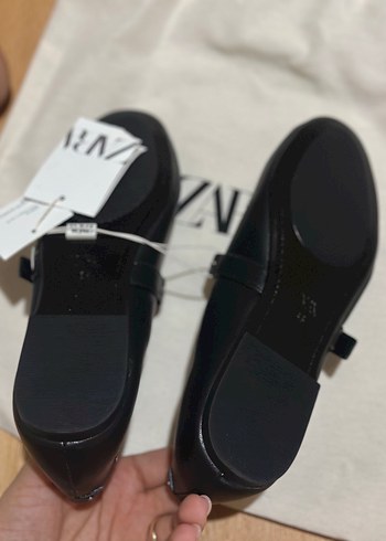 Zara Zara Tokalı Siyah zımbalı Kadın Babet