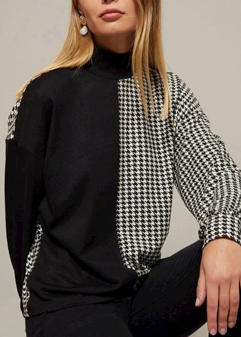 Siyah Beyaz Kazayağı Desenli Yarım Boğazlı Kazak - Görsel 3