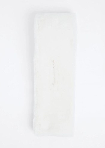 Peluş Detaylı Beyaz Kadın Atkı - Görsel 3