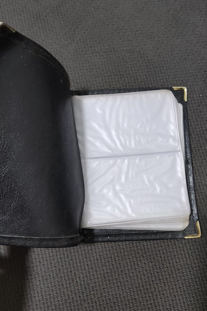 Köşeleri Metal Detaylı Siyah kartvizitlik 15×10 cm - Görsel 3