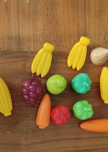 Pastel Renkli Oyuncak Mutfak Seti ve Meyveler - Görsel 2