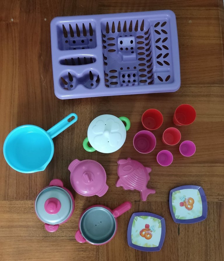 Pastel Renkli Oyuncak Mutfak Seti ve Meyveler - Görsel 3