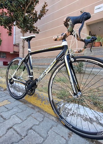 Parlak Siyah Yol Bisikleti