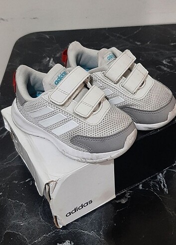 23 Beden beyaz Renk Adidas tensaur run bebek ayakkabı 