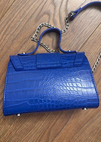 Mavi Zincir Detaylı Yılan Desenli Deri Çanta - Görsel 2